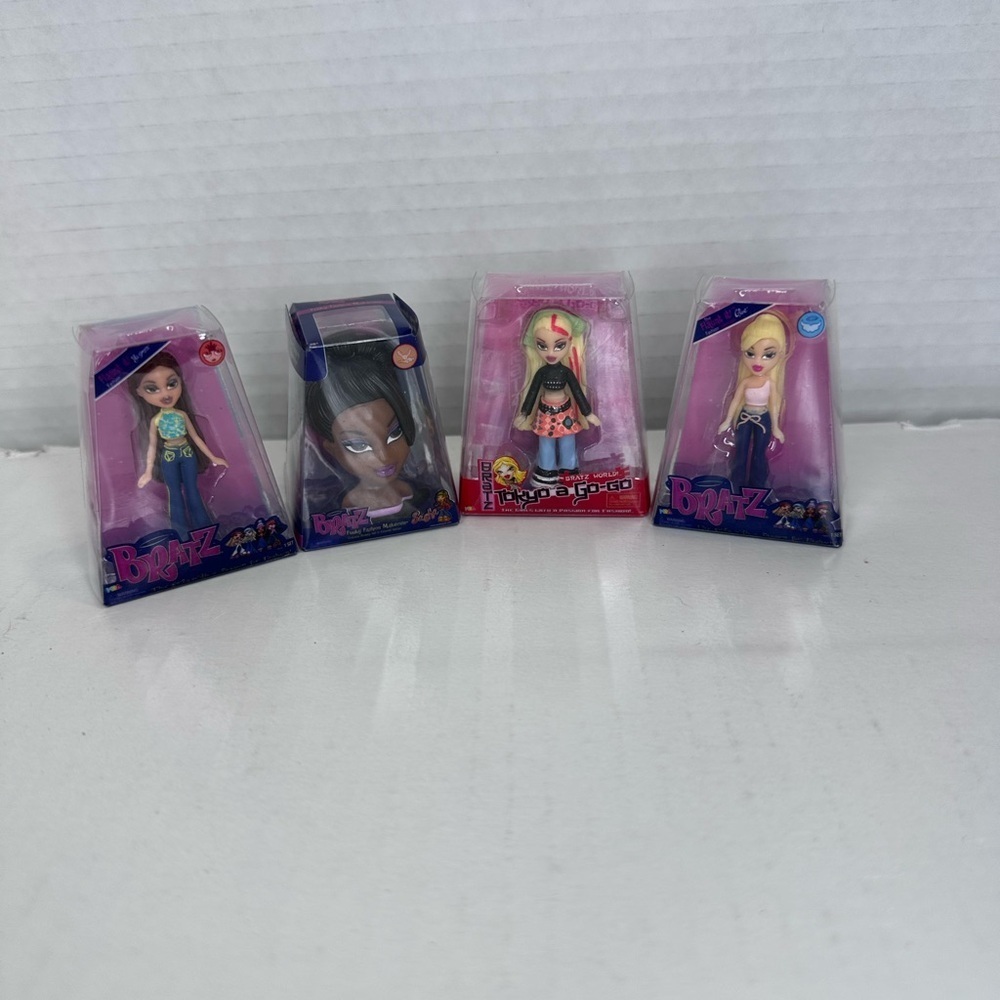 Bratz Mini Dolls  Lot of 4 all sealed mixes series all in great condition